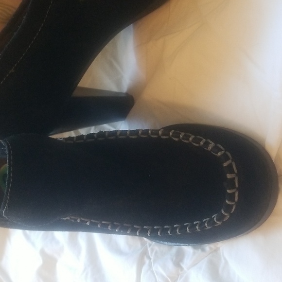 B Makowsky black suede pumps. Size 8 - Picture 3 of 6